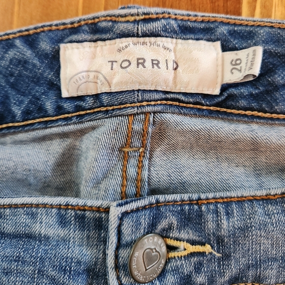 Torrid Womens Jeans Size 26.  Faded blue with more stonewash on front. - Picture 3 of 5